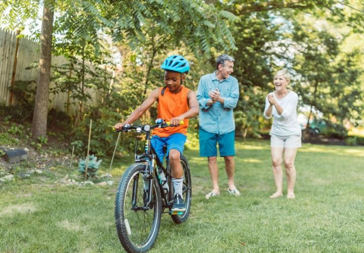Waarom kinderen op de fiets horen: samen onderweg in het verkeer